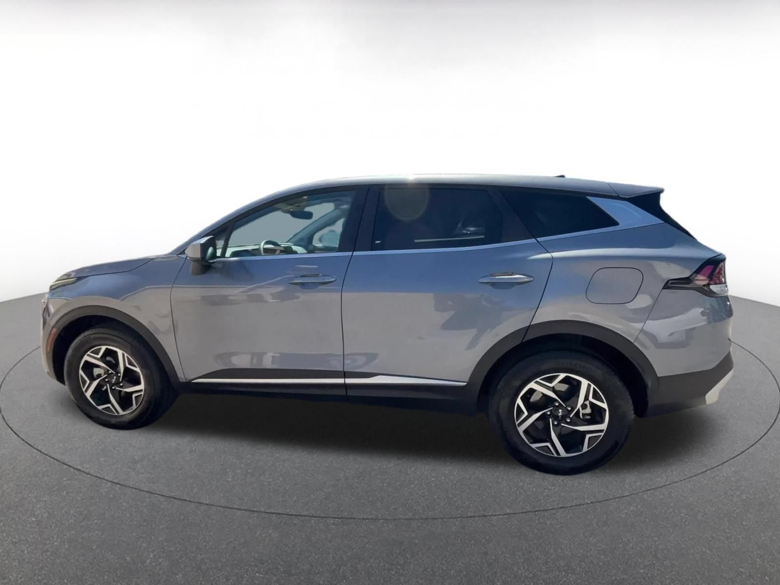 Used 2025 Kia Sportage LX AWD/4WD image 9