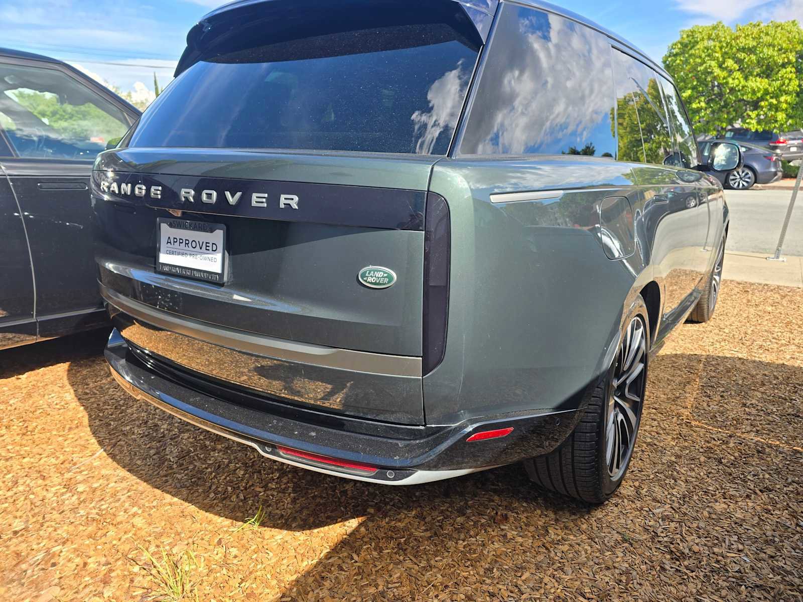 Used 2023 Land Rover Range Rover SE AWD/4WD image 3
