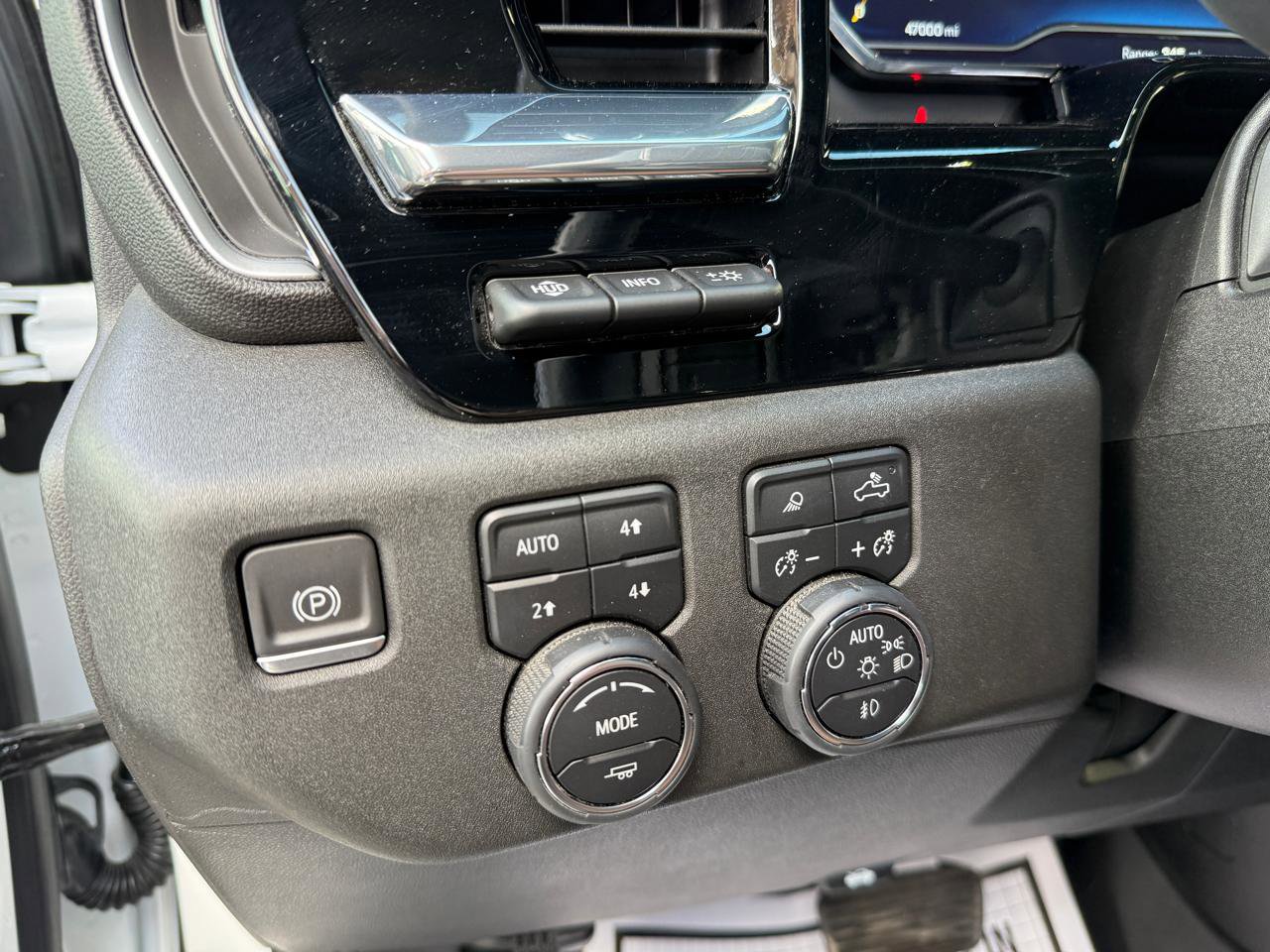 Used 2024 Chevrolet Silverado 2500 High Country w/ Technology Package image 28