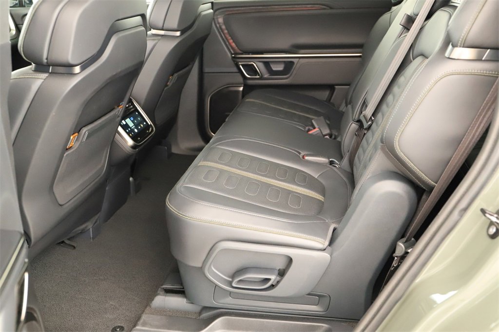 Used 2022 Rivian R1S Launch Edition image 27