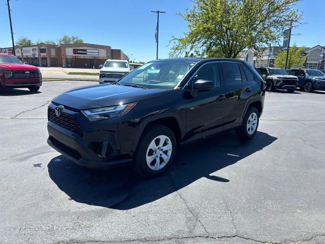 Used 2025 Toyota RAV4 LE AWD/4WD image 2