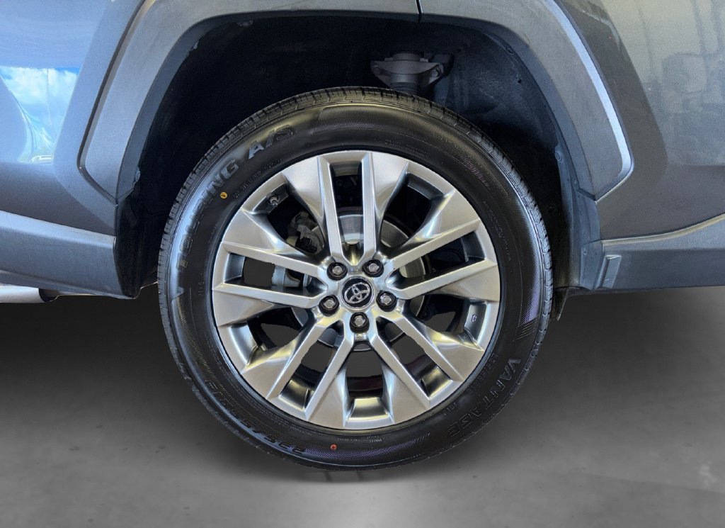 Used 2019 Toyota RAV4 XLE Premium FWD image 20
