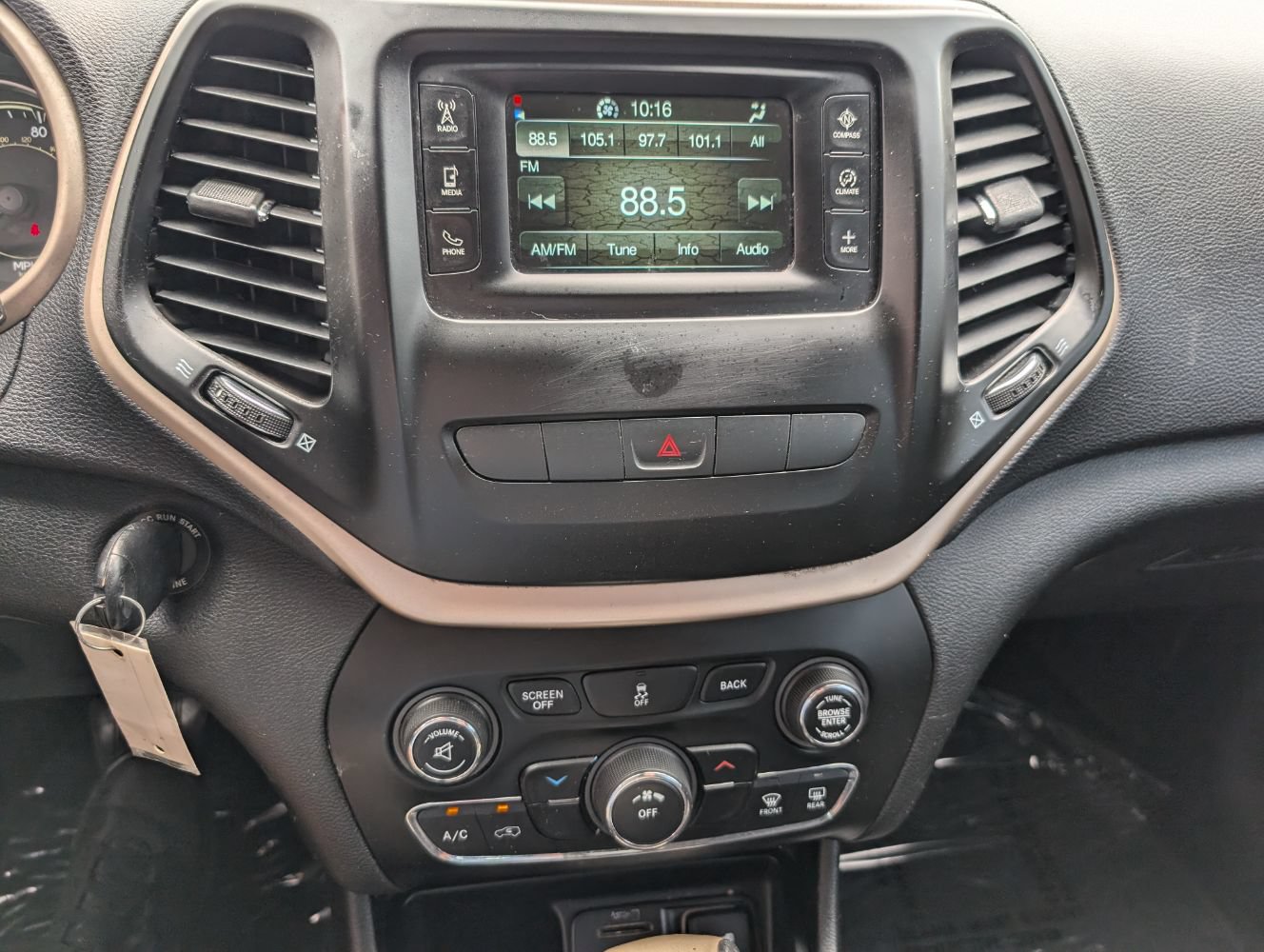 Used 2014 Jeep Cherokee Latitude FWD image 22