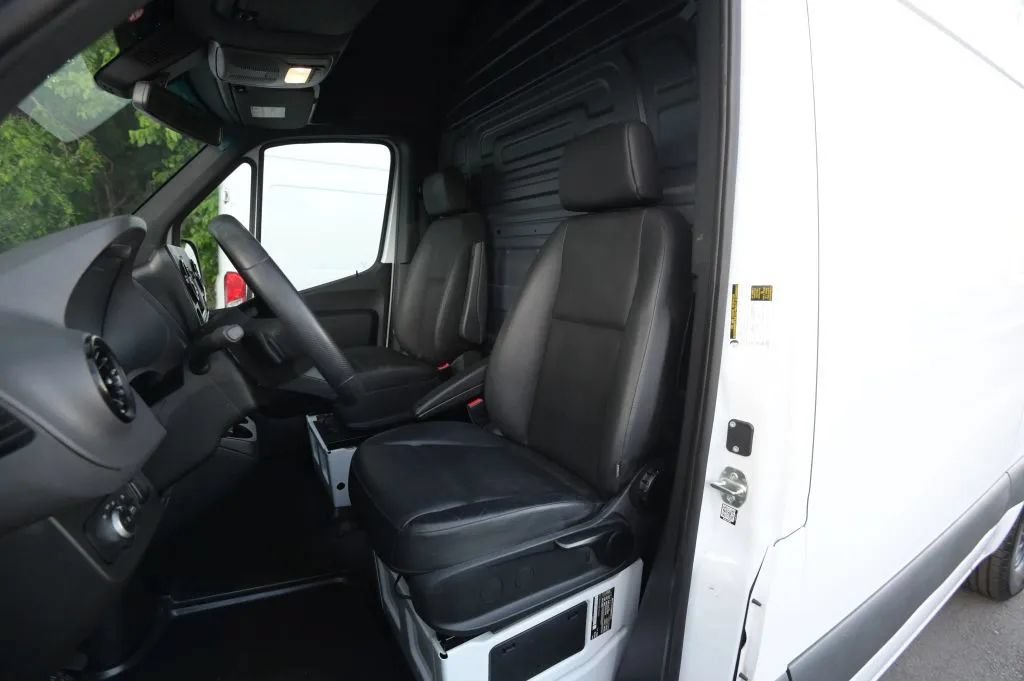 Used 2025 Mercedes-Benz Sprinter 2500 image 17