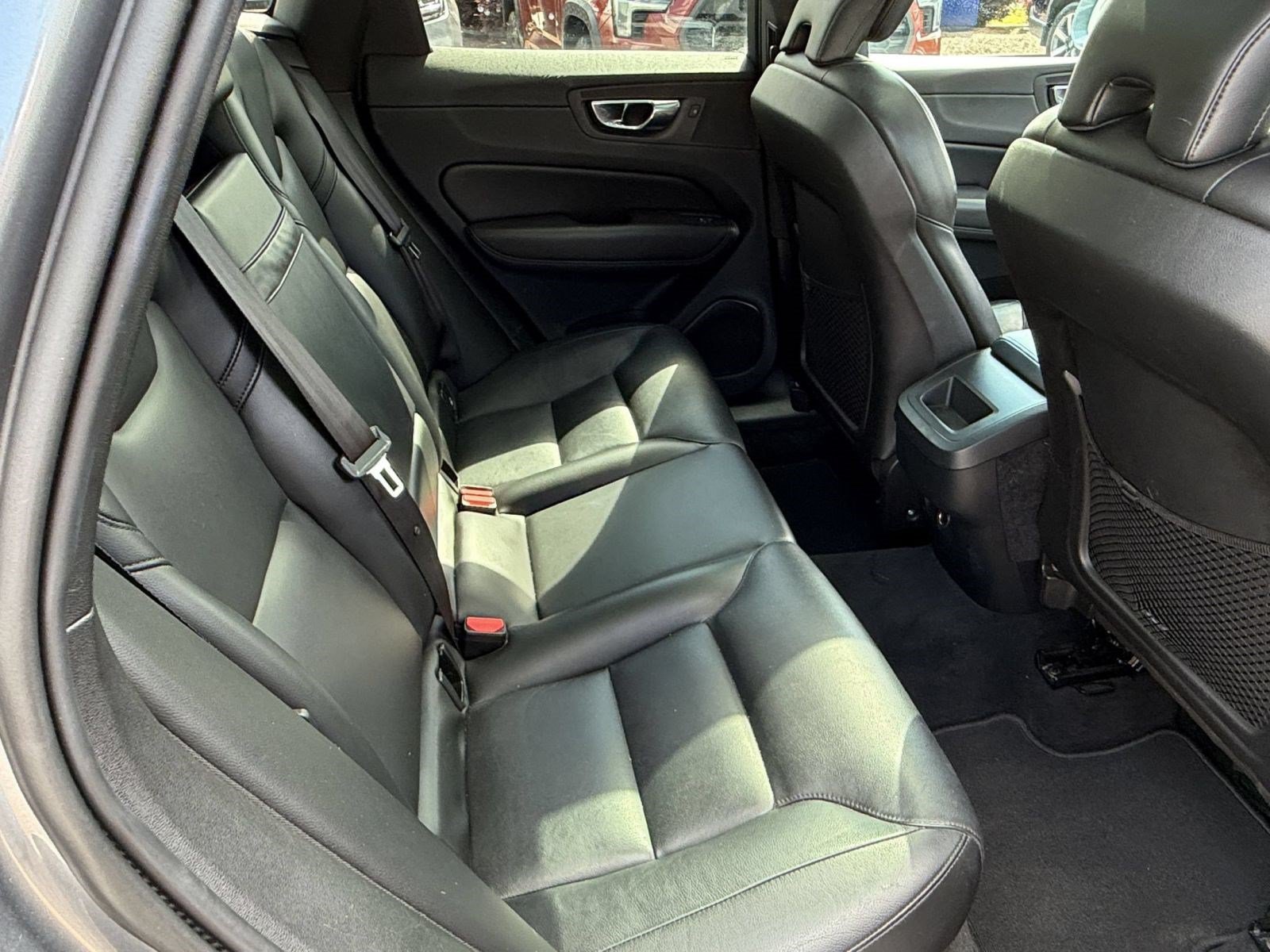 Used 2019 Volvo XC60 T5 Momentum w/ Premium Package FWD image 30