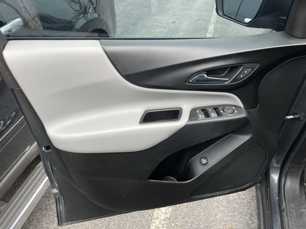 Used 2018 Chevrolet Equinox LT image 11
