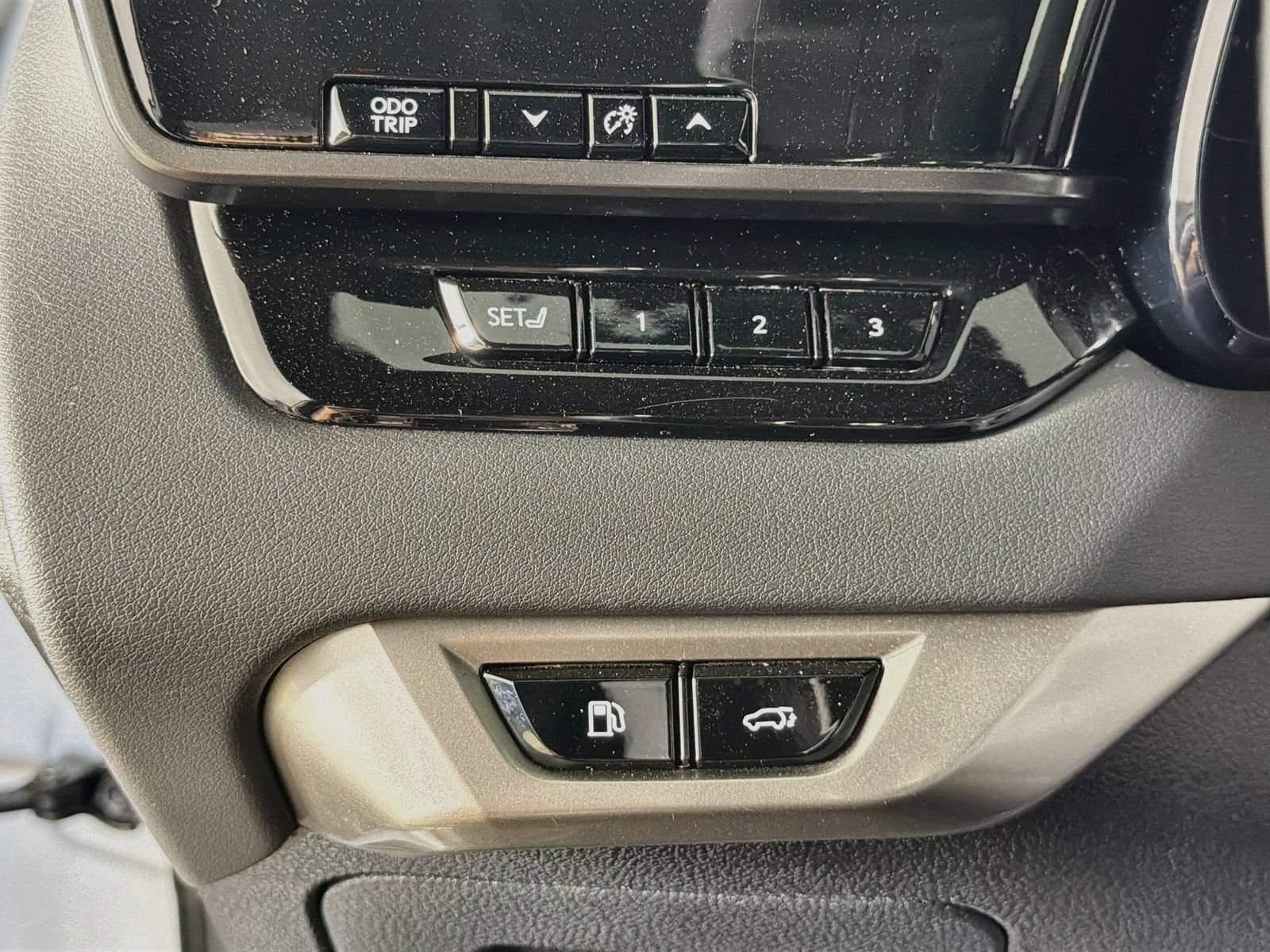 Used 2023 Lexus RX 350 FWD w/ Cold Area Package image 10