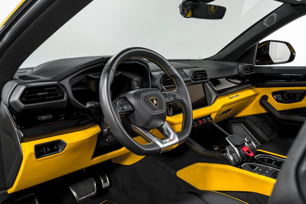 Used 2025 Lamborghini Urus S AWD/4WD image 13