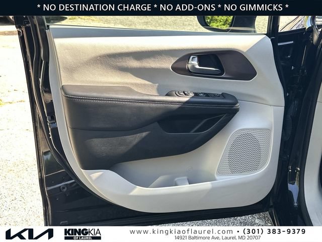 Used 2023 Chrysler Voyager LX FWD image 19