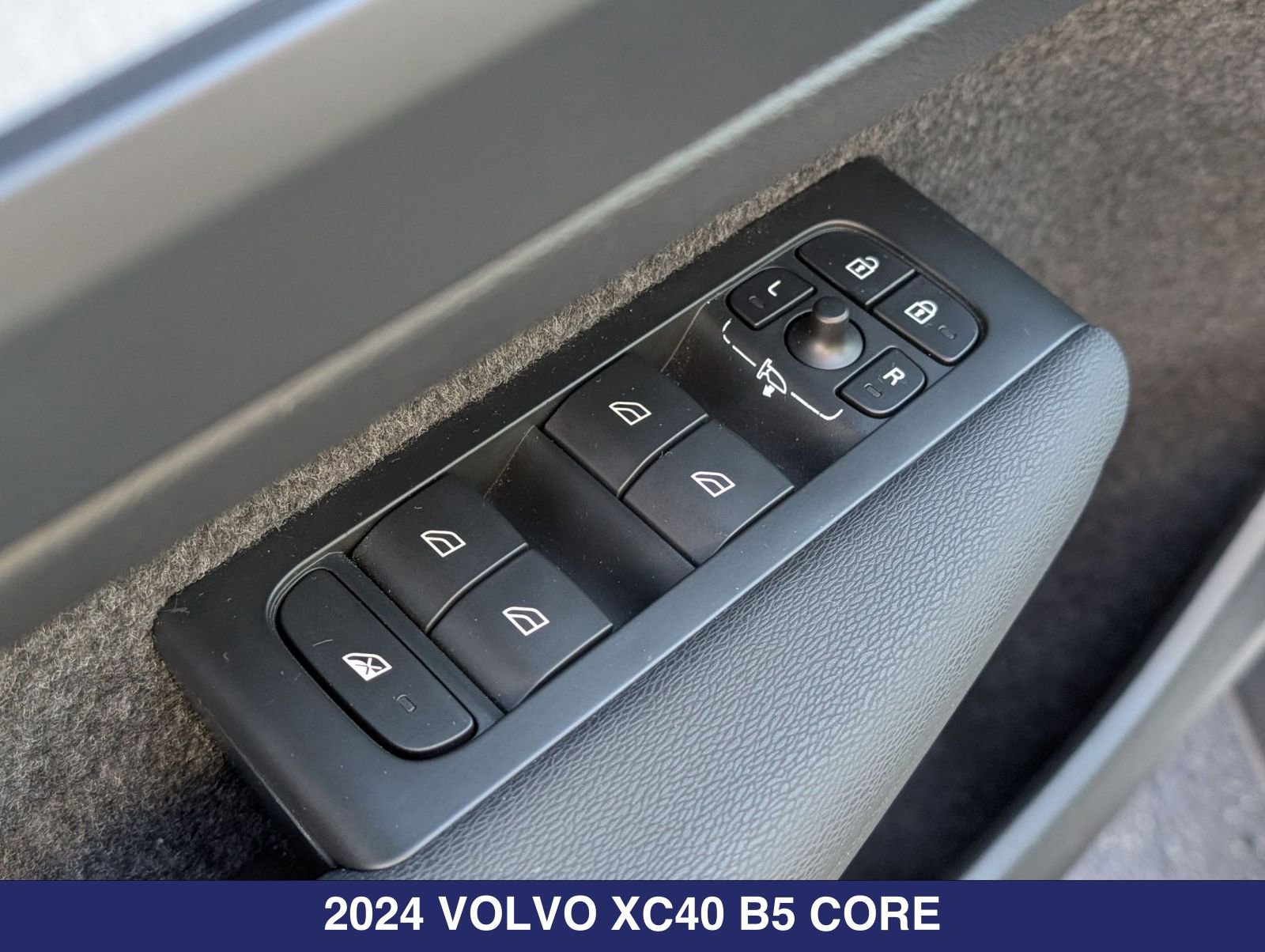 Used 2024 Volvo XC40 B5 Core AWD/4WD image 20