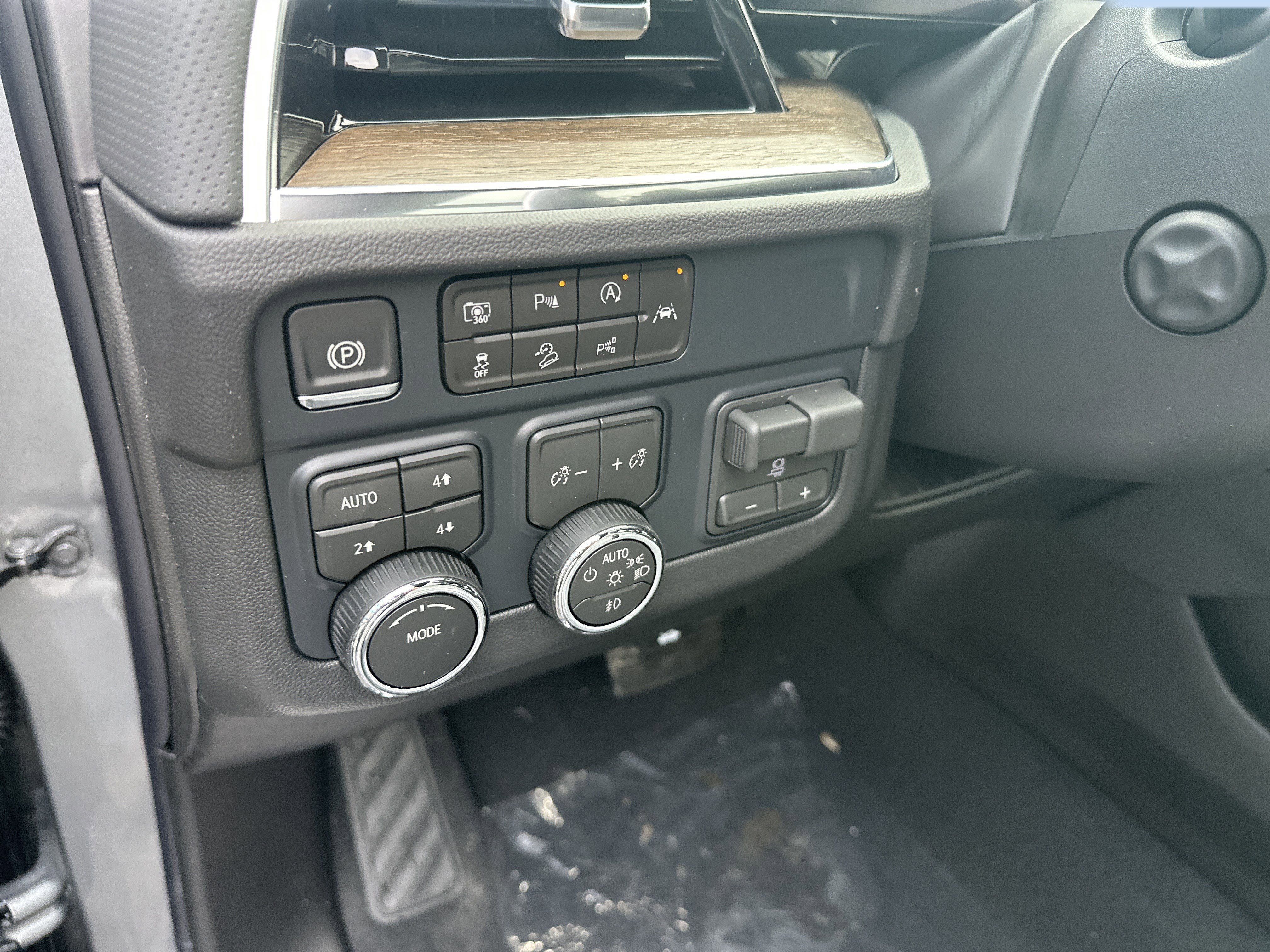 New 2026 Chevrolet Suburban High Country w/ Sun And Tow Package image 11