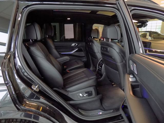 Used 2020 BMW X7 M50i image 23