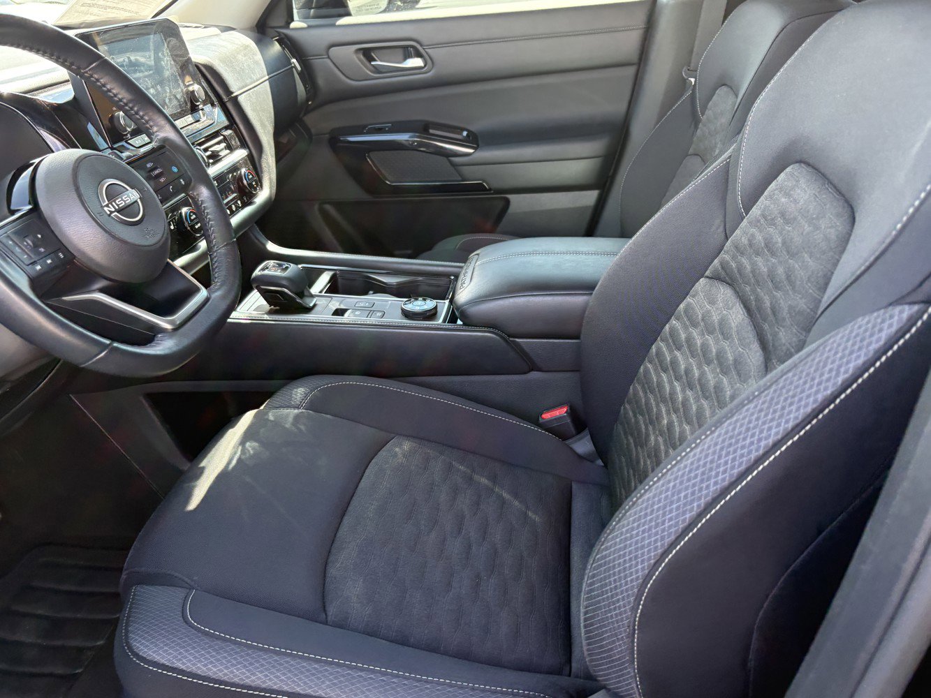 Used 2022 Nissan Pathfinder SV AWD/4WD image 11