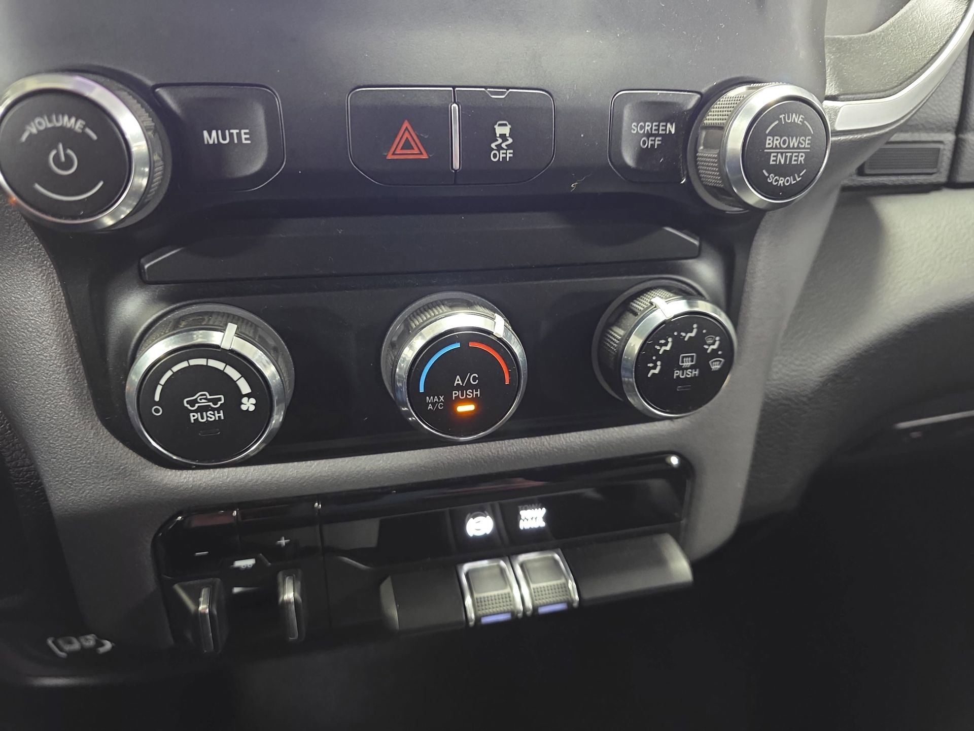 Used 2024 RAM 3500 Big Horn image 23