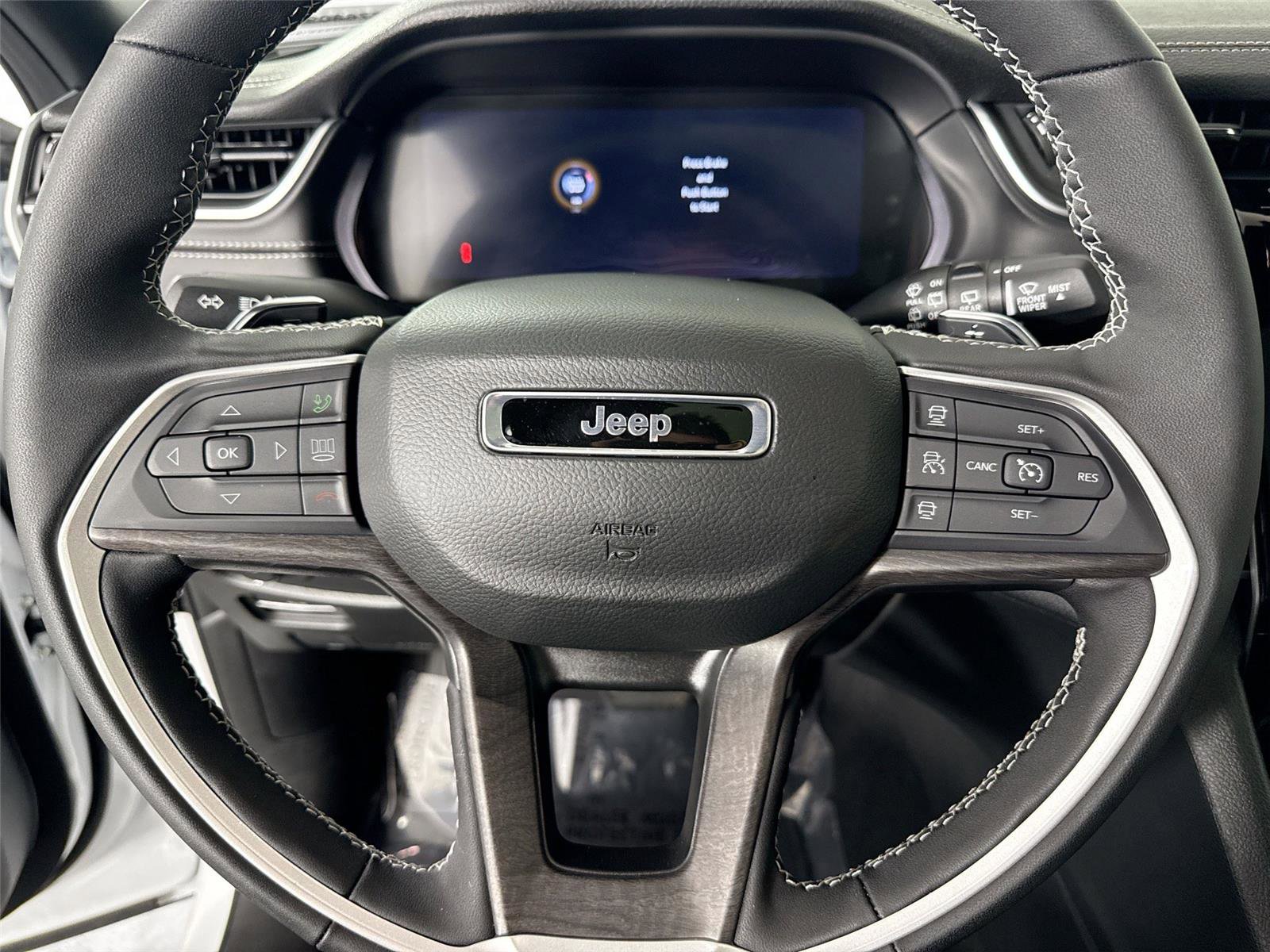 Used 2025 Jeep Grand Cherokee Limited RWD image 17