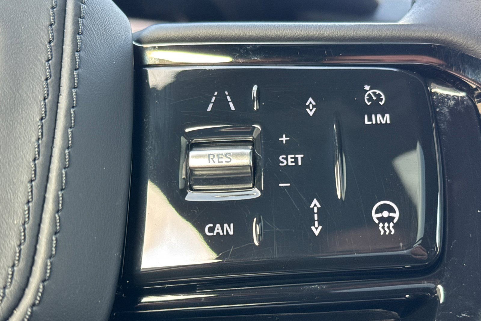 Used 2025 Land Rover Range Rover Velar Dynamic SE image 29