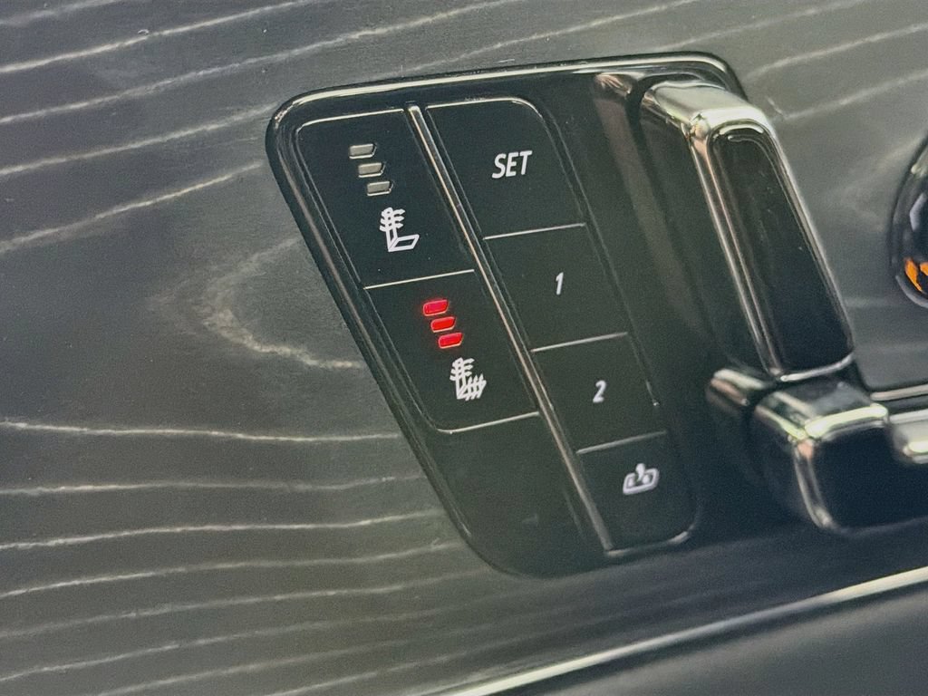 Used 2024 Cadillac Lyriq Luxury AWD/4WD image 20