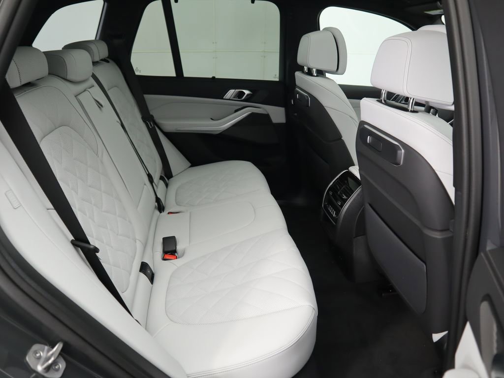 Used 2026 BMW X5 sDrive40i w/ Climate Comfort Package image 24