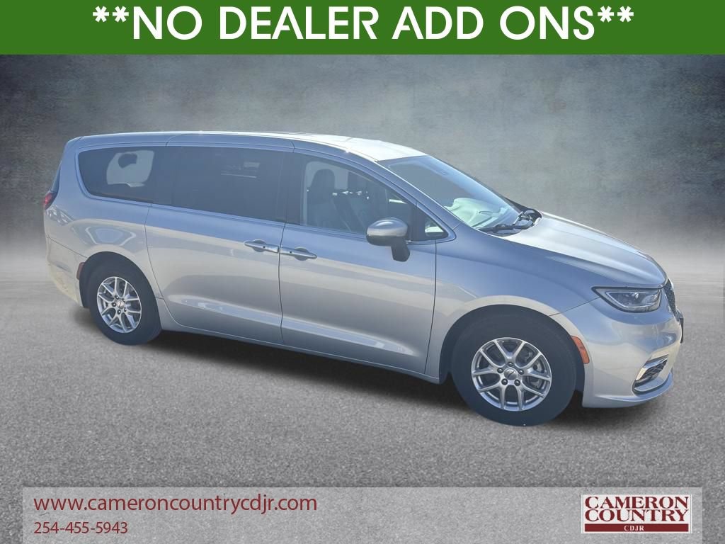 Used 2023 Chrysler Pacifica Touring-L FWD image 7