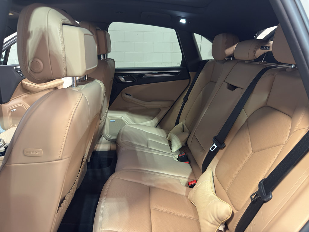Used 2021 Porsche Macan AWD/4WD image 28
