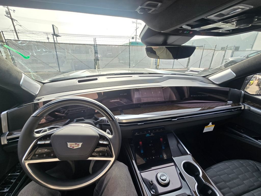 Used 2026 Cadillac Escalade Platinum Luxury image 18