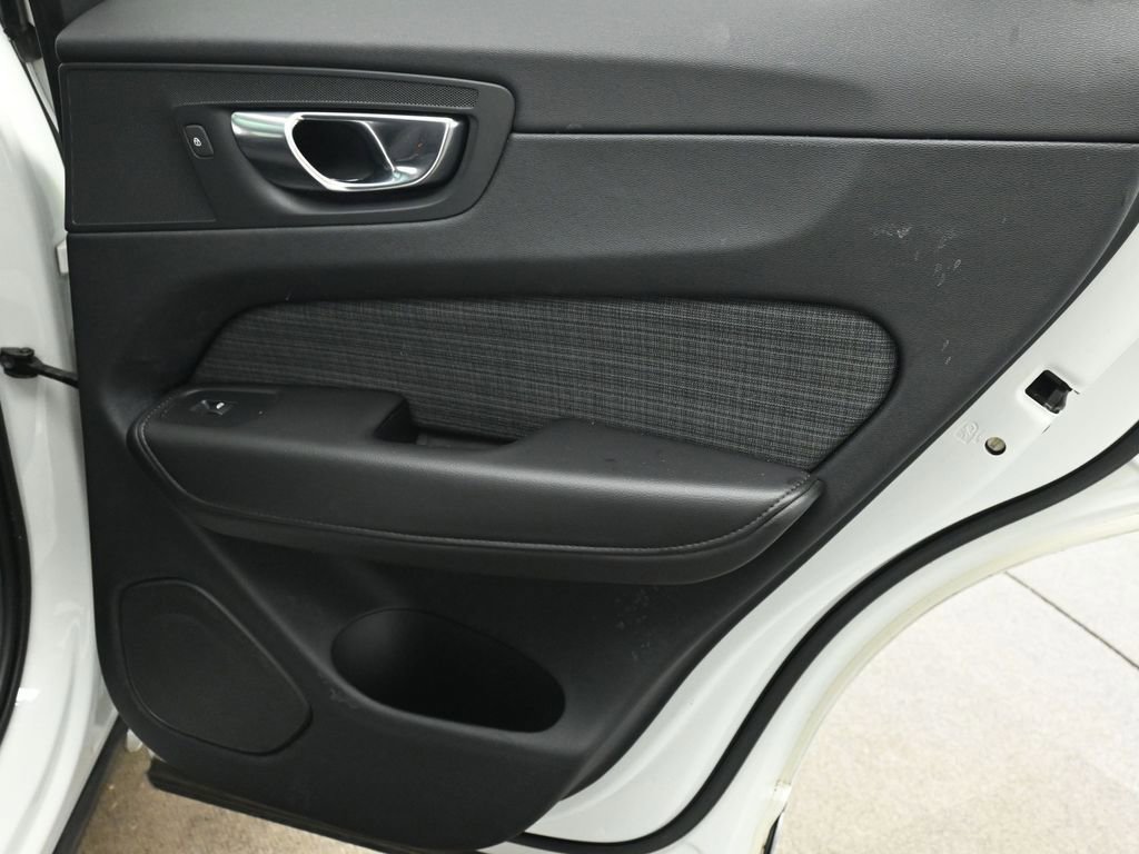 Used 2023 Volvo XC60 B5 Core image 17