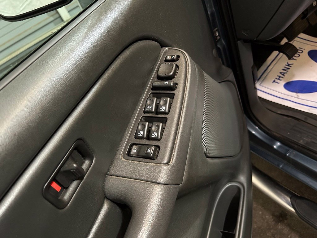 Used 2006 Chevrolet Silverado 1500 LS w/ Chrome Exterior Package AWD/4WD image 13