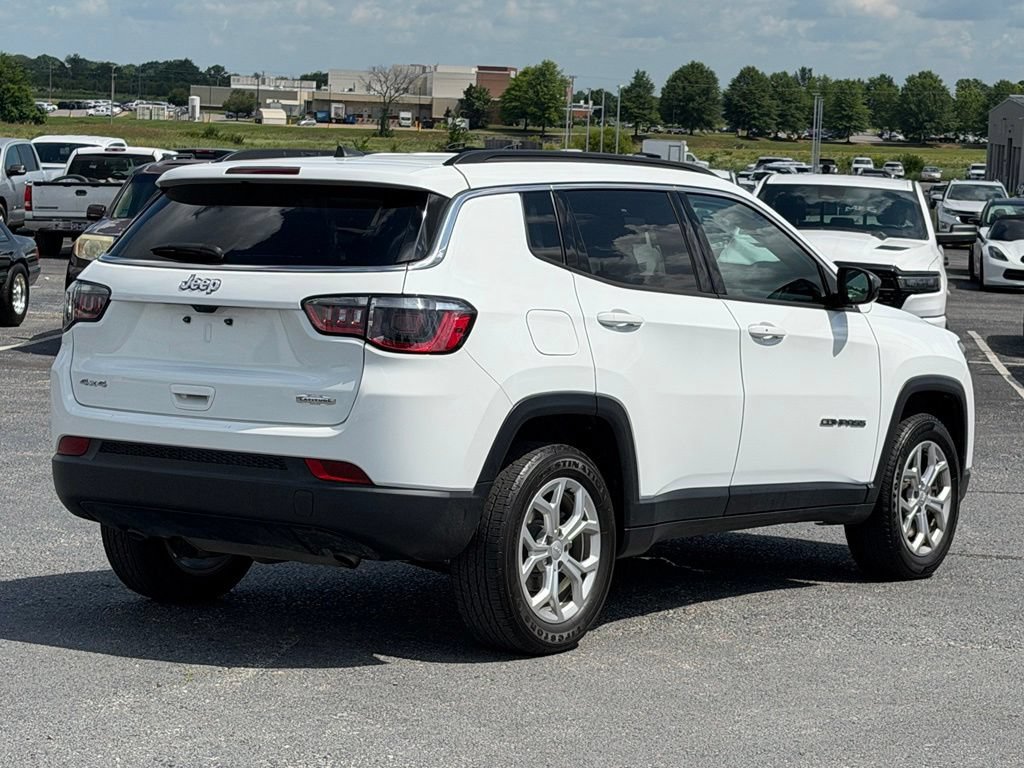 Used 2024 Jeep Compass Latitude AWD/4WD image 5