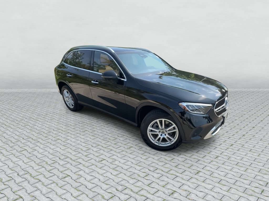 Used 2023 Mercedes-Benz GLC 300 4MATIC image 2