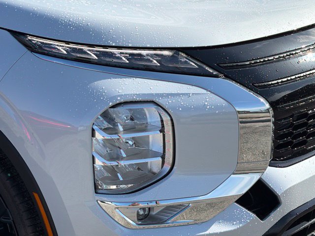 New 2026 Mitsubishi Outlander LE FWD image 9