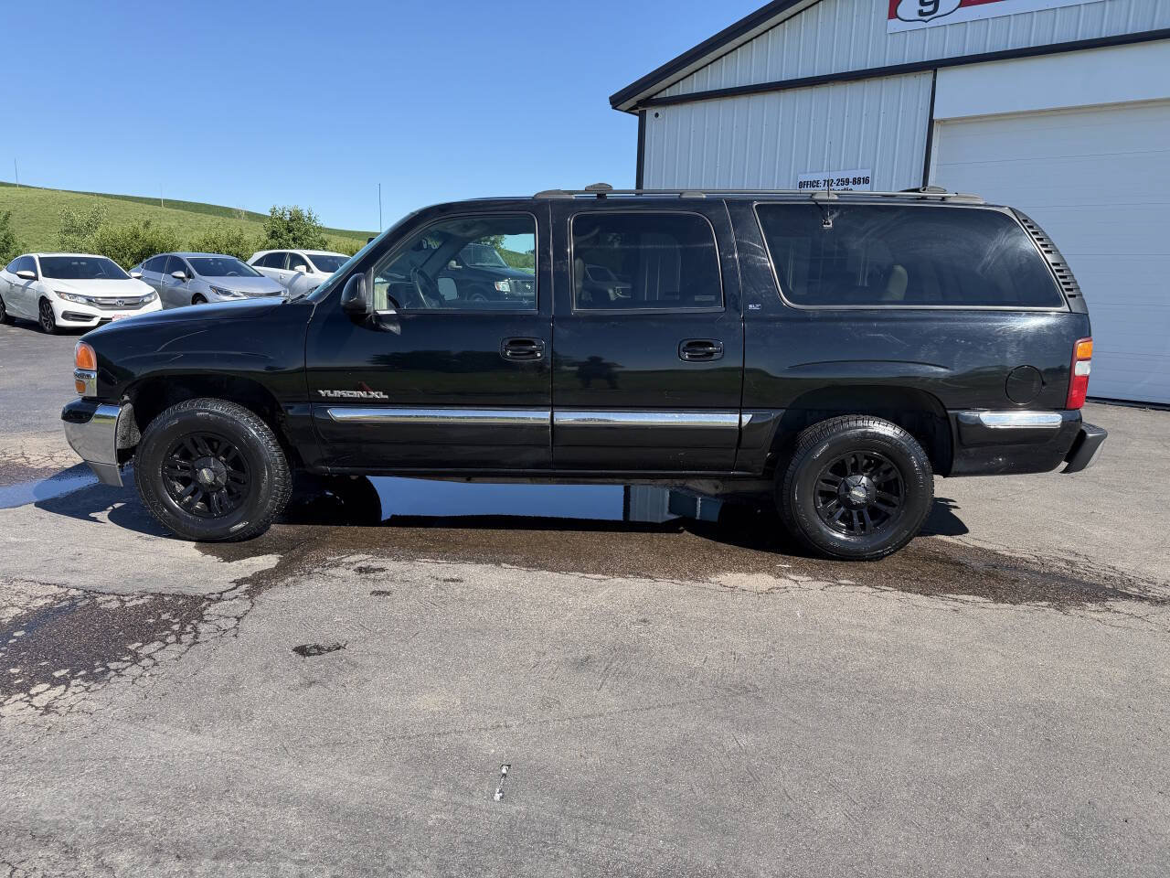Used 2001 GMC Yukon XL SLT AWD/4WD image 2