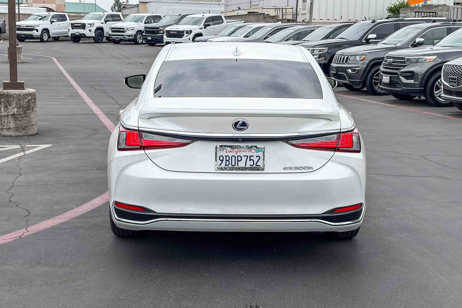 Used 2021 Lexus ES 300h w/ Accessory Package image 3