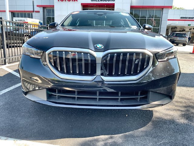 Used 2024 BMW i5 eDrive40i RWD image 3