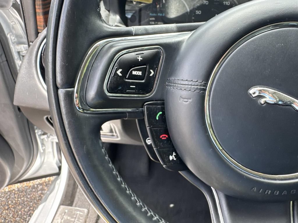 Used 2015 Jaguar XJ L Portfolio RWD image 23