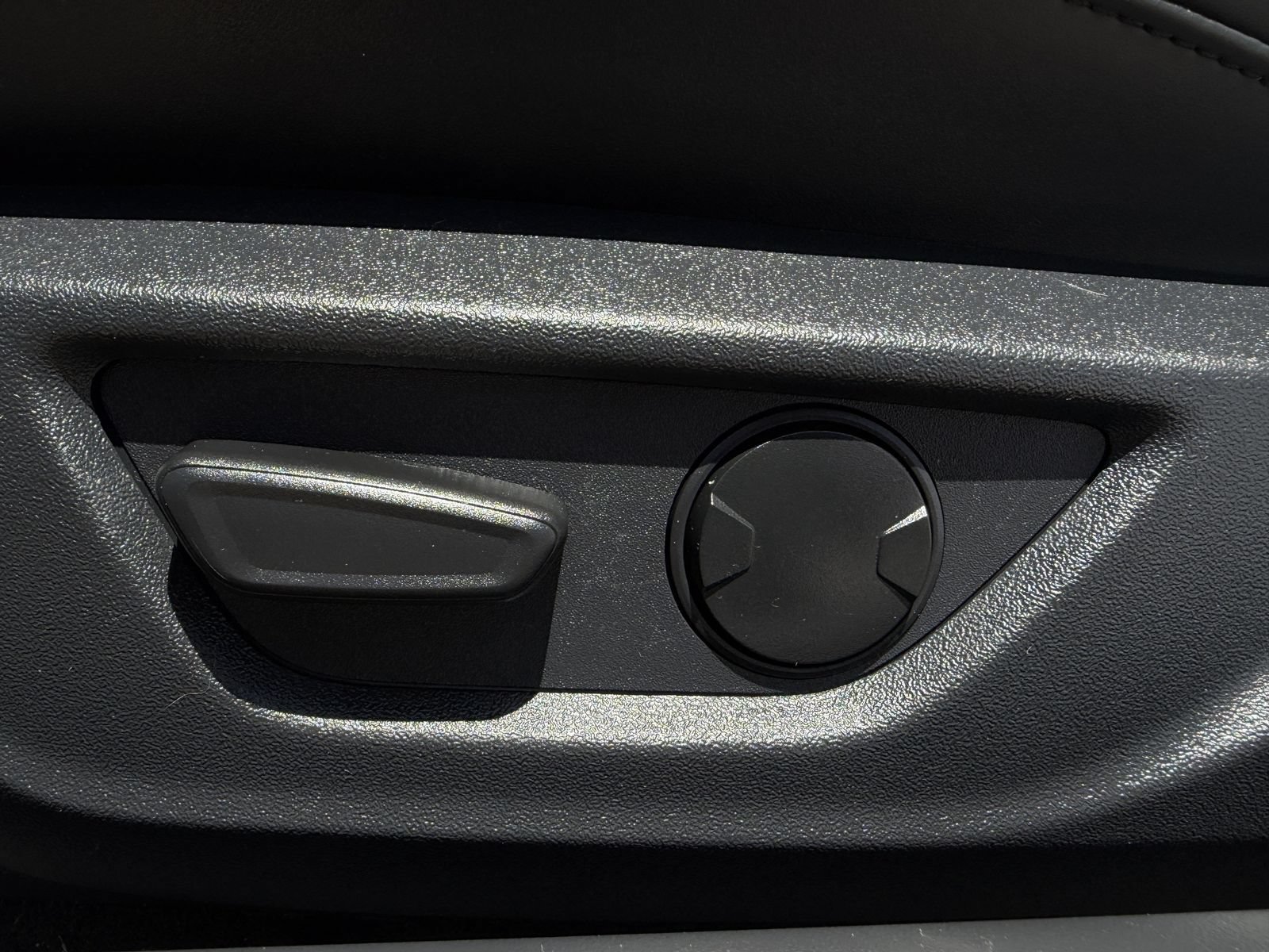 Used 2025 Ford Mustang Premium RWD image 24
