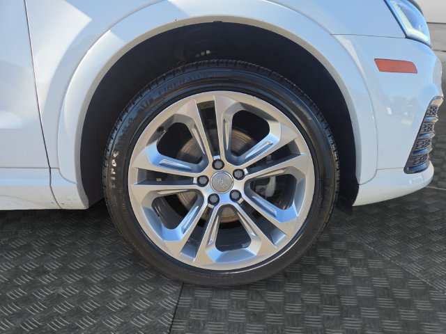 Used 2018 Audi Q3 2.0T Premium Plus w/ Premium Plus Package AWD/4WD image 39