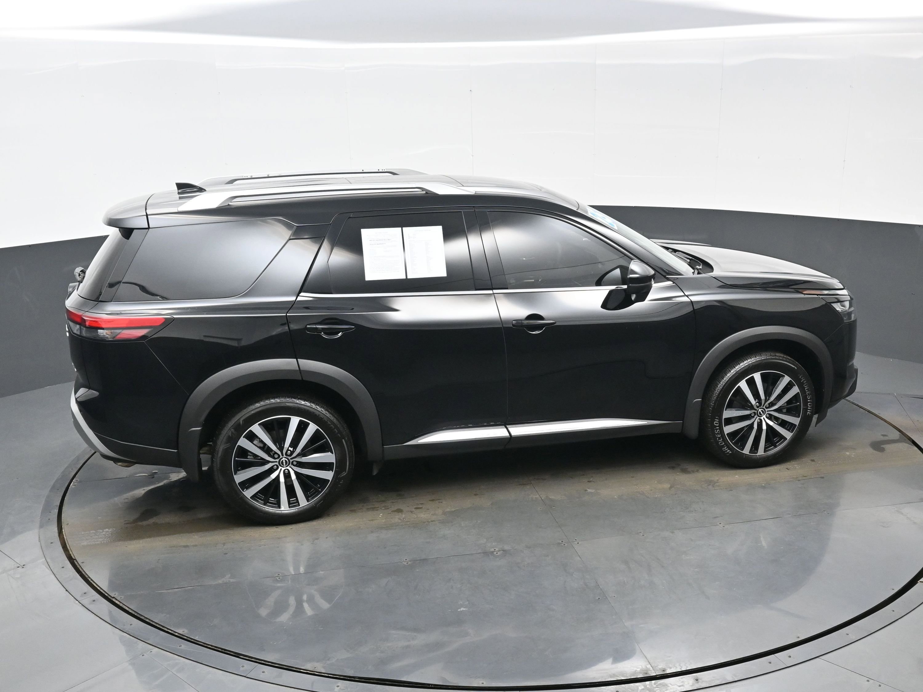 Used 2025 Nissan Pathfinder Platinum w/ Cargo Package image 41