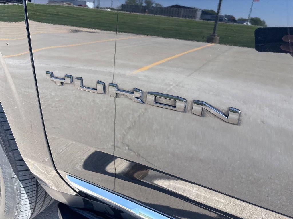 Used 2024 GMC Yukon SLT AWD/4WD image 9