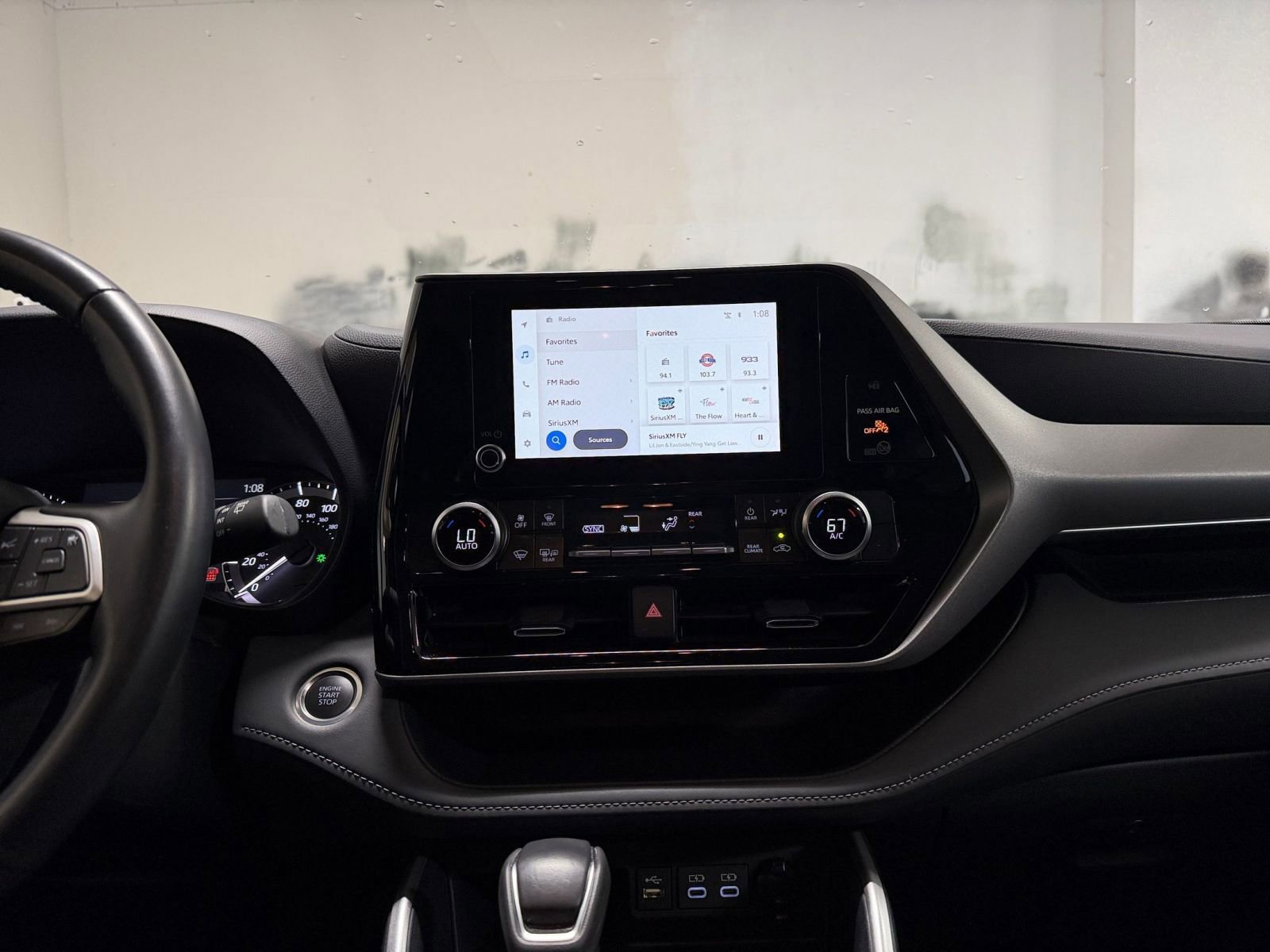 Used 2025 Toyota Highlander LE image 18