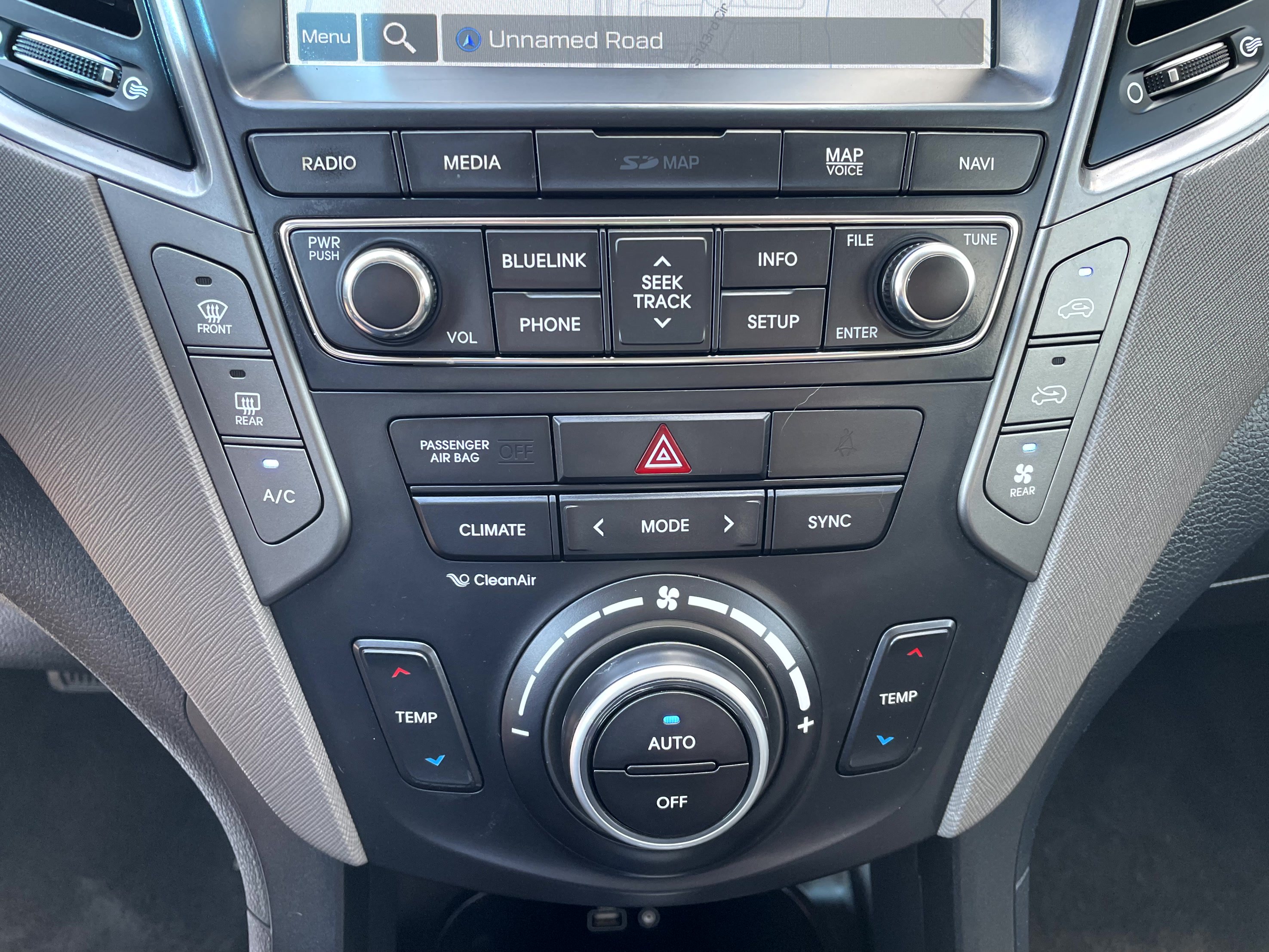 Used 2018 Hyundai Santa Fe Limited AWD/4WD image 18