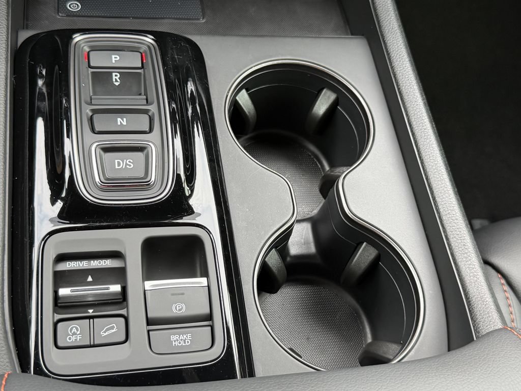 Used 2025 Honda Pilot TrailSport image 23