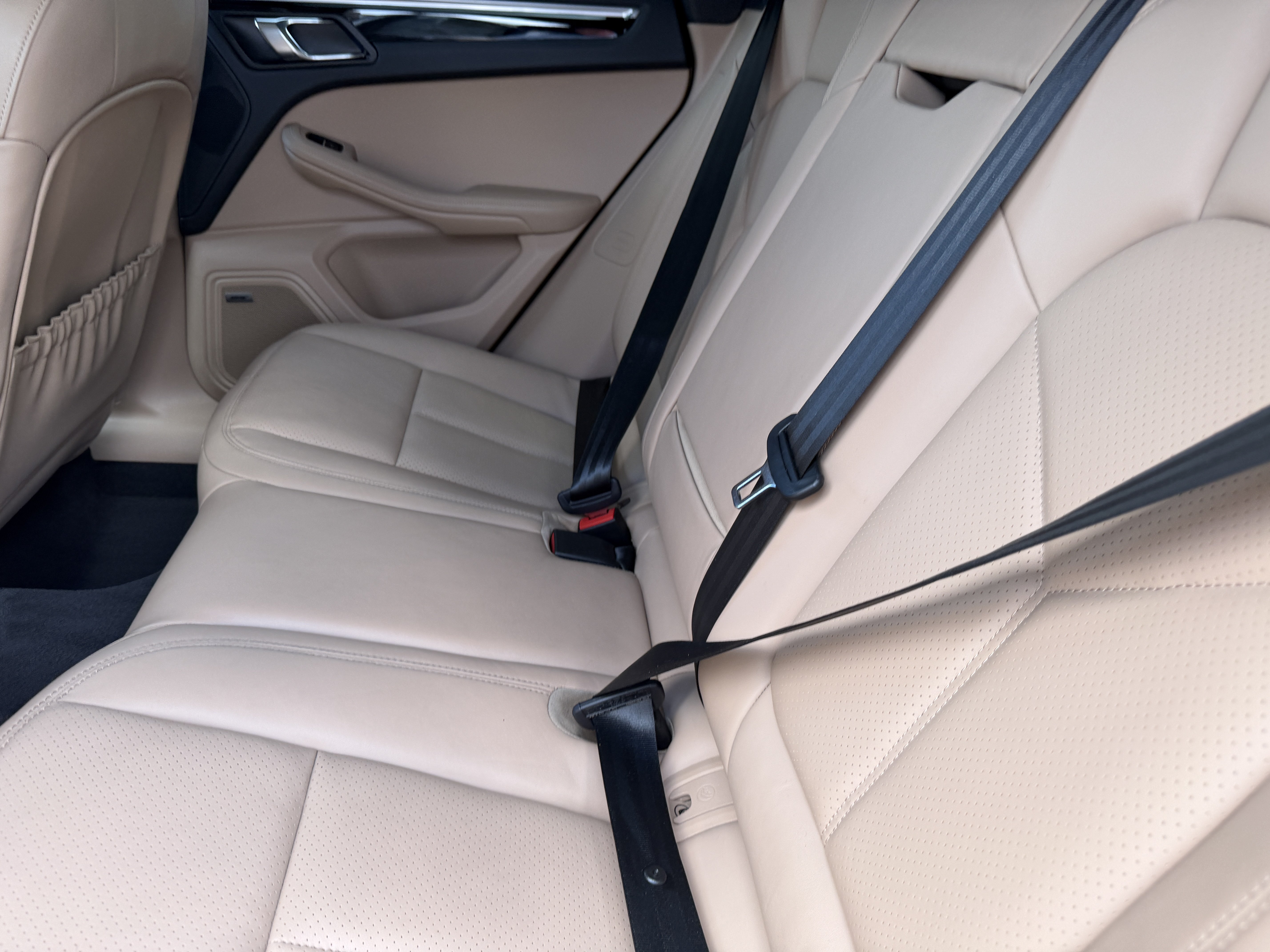 Certified 2024 Porsche Macan AWD/4WD image 19