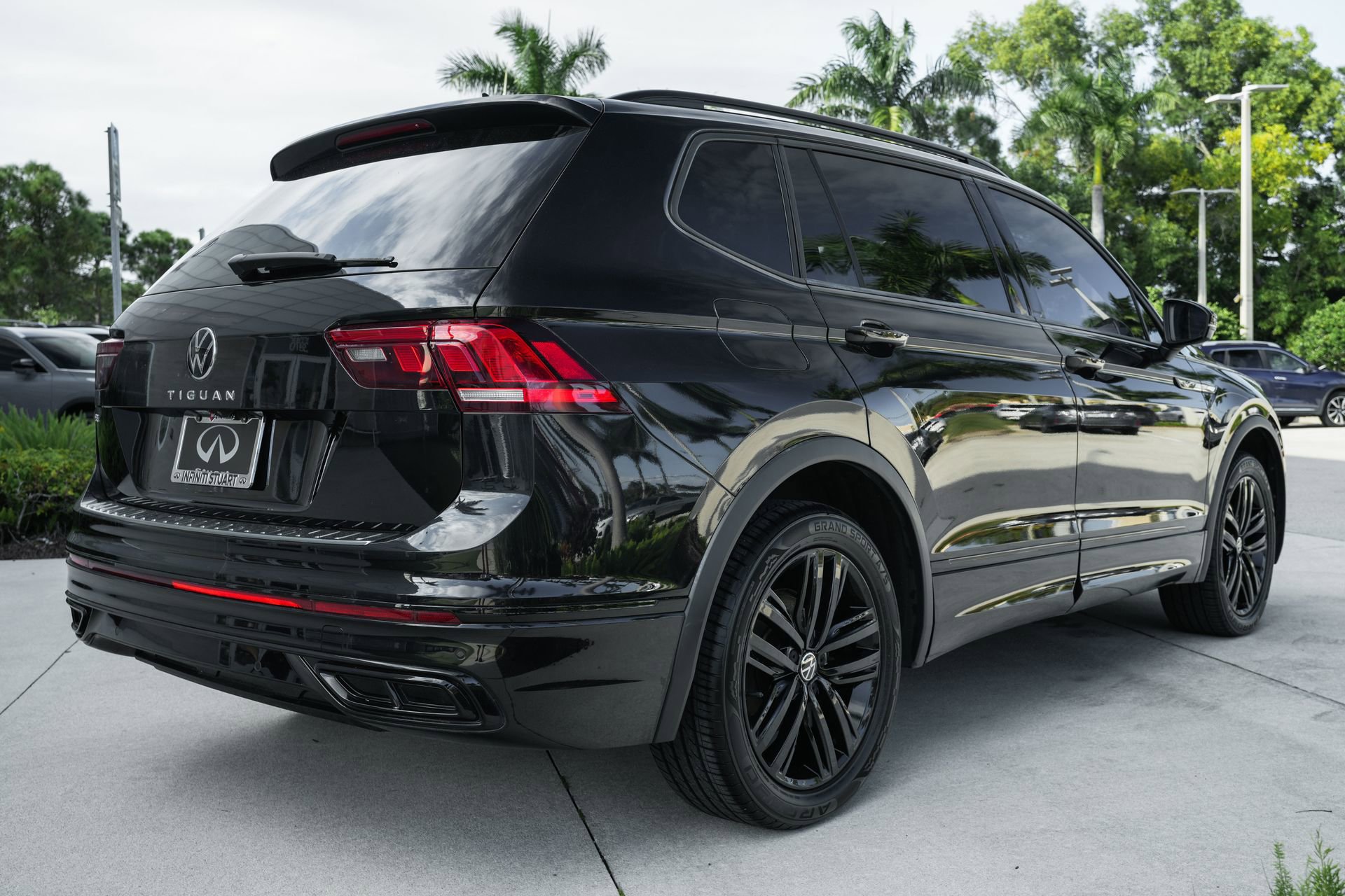 Used 2022 Volkswagen Tiguan SE R-Line image 24