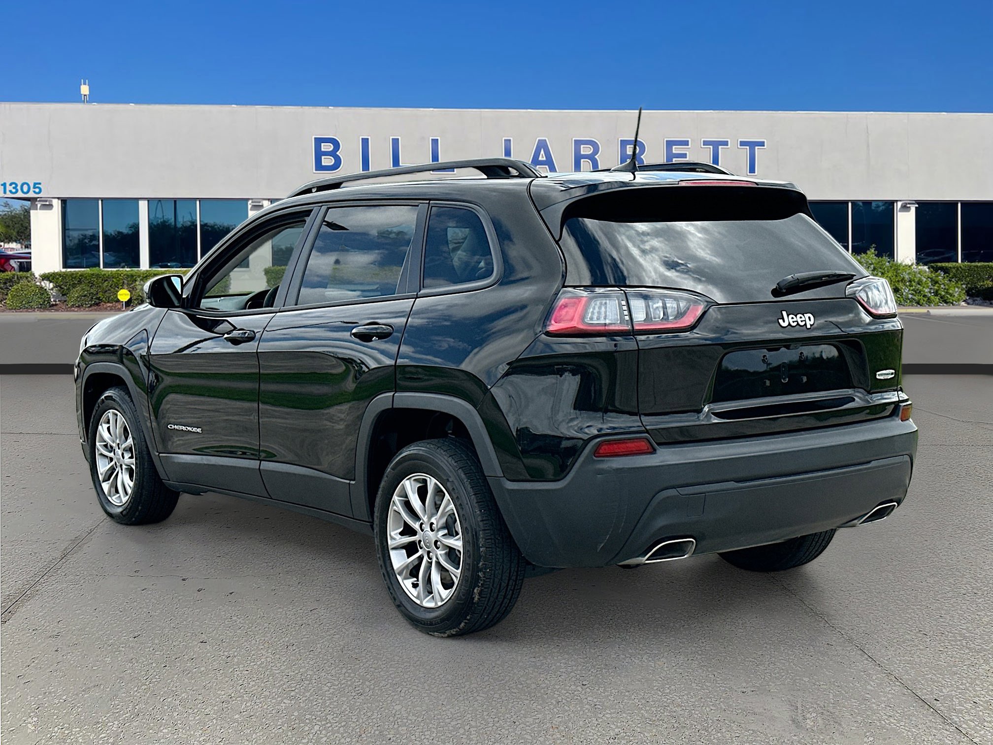 Used 2022 Jeep Cherokee Latitude Lux w/ Mopar Interior Package image 5