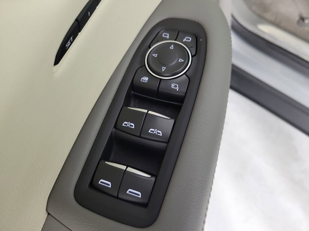 Certified 2024 Cadillac XT5 Premium Luxury FWD image 20