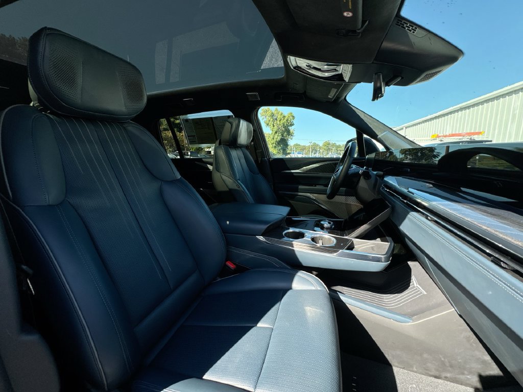 Used 2025 Cadillac Escalade IQ Luxury 2 AWD/4WD image 31