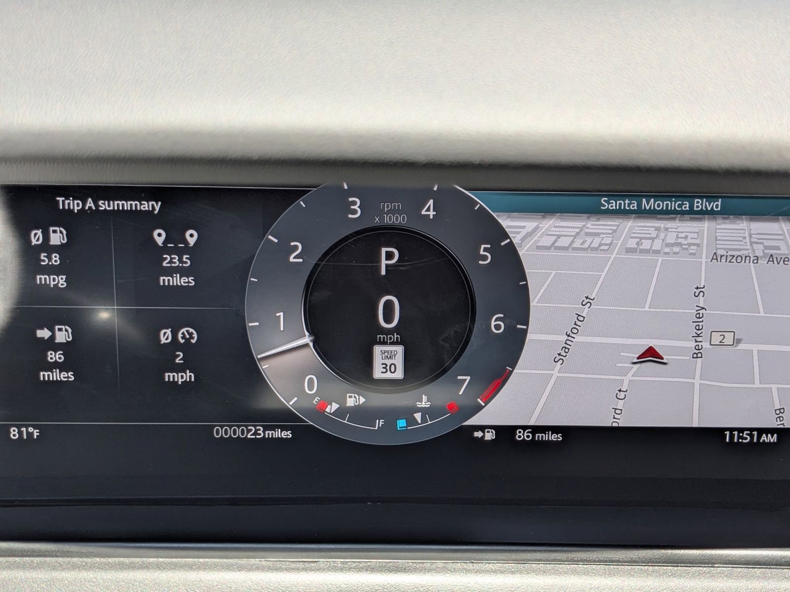 New 2026 Land Rover Range Rover Velar Dynamic SE image 11