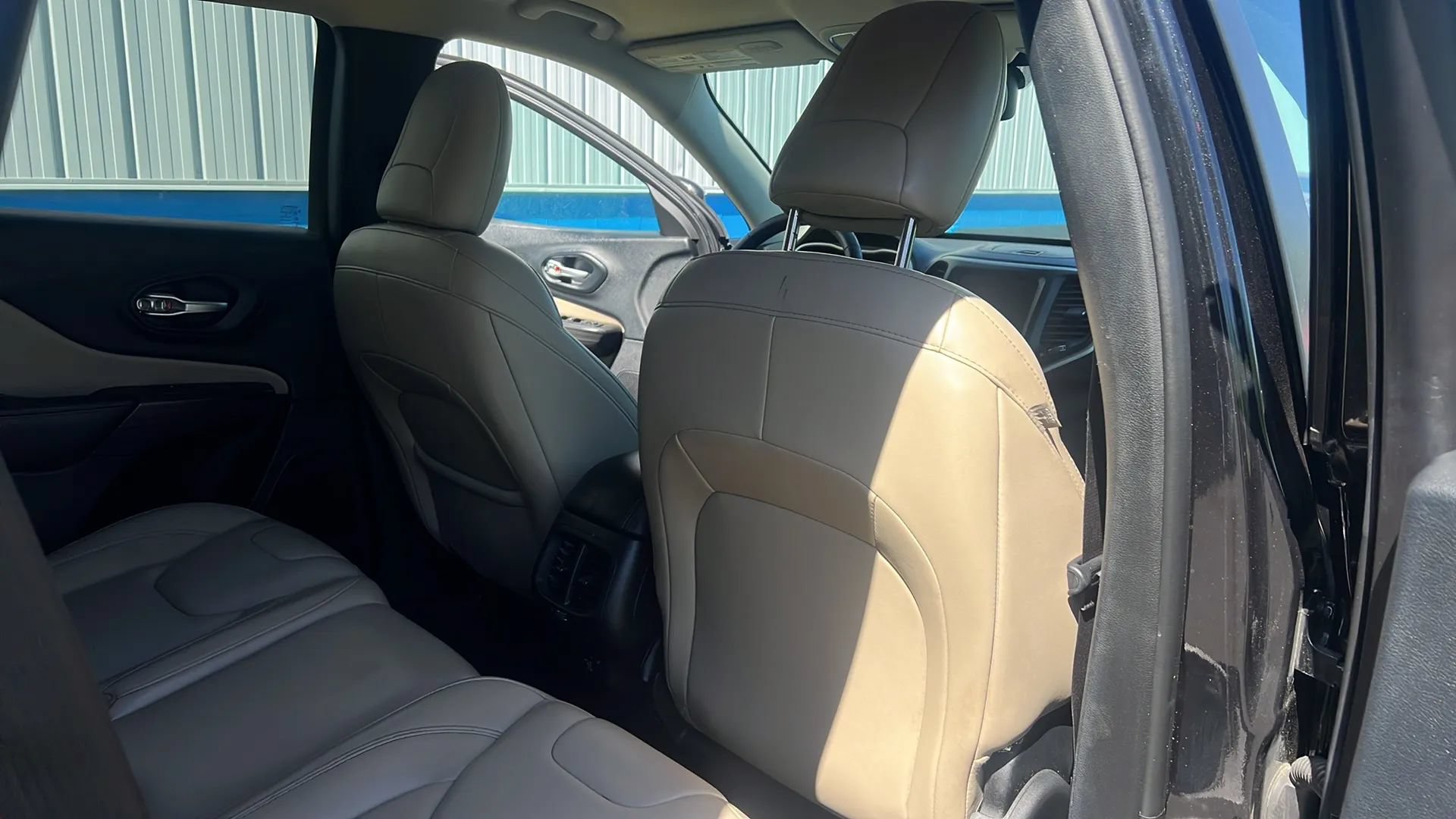 Used 2016 Jeep Cherokee Limited FWD image 13
