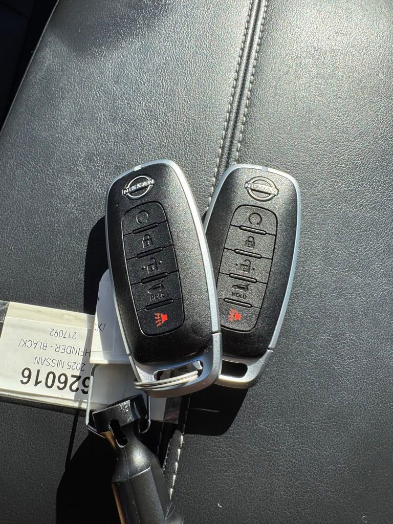 Used 2025 Nissan Pathfinder SL image 33