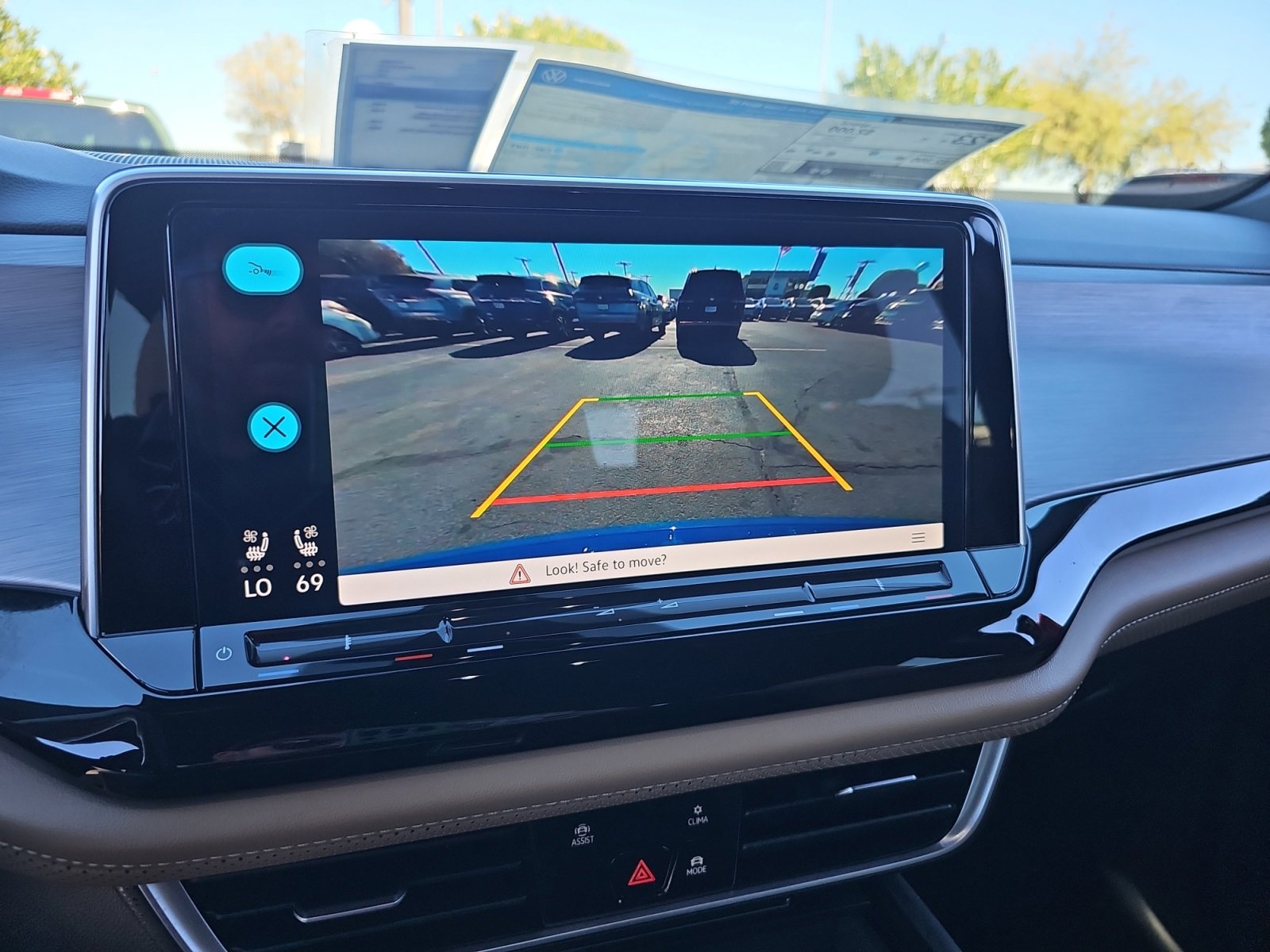 Certified 2025 Volkswagen Atlas Cross Sport SE image 28